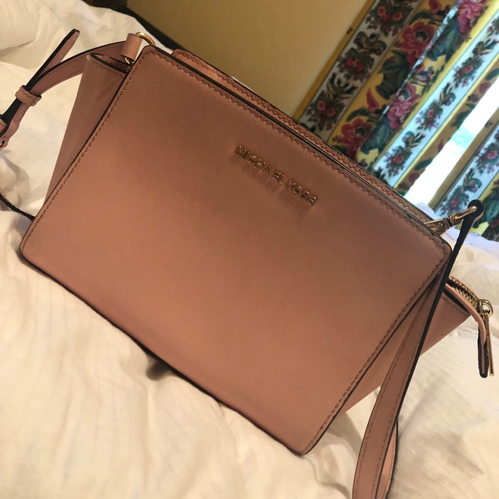 Michael Kors Selma Mini Messenger Crossbody Bag ๐ - Picture 2 of 3